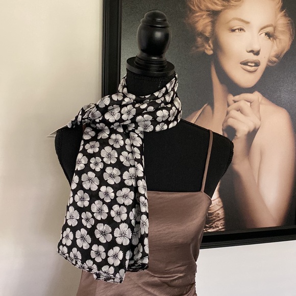 100% Silk Sharko Scarf - Picture 6 of 6